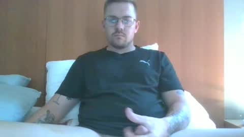 Snapshot of jonoy1995 chatting on December 17, 2024, 4:12 am jonoy1995 online show from December 17, 2024, 4:12 am