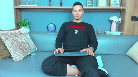 Snapshot of juan_muscle chatting on March 1, 2025, 3:32 am juan_muscle online show from March 1, 2025, 3:32 am