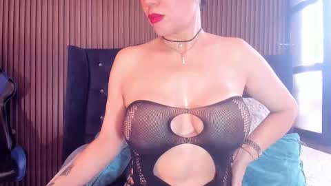 Snapshot of julia_dawson chatting on October 9, 2025, 8:29 pm Julia online show from October 9, 2025, 8:29 pm