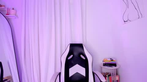 Julia online show from December 7, 2024, 11:45 pm