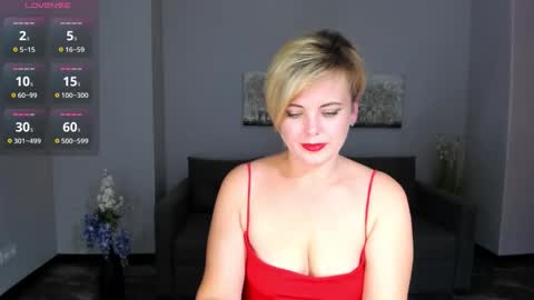 Julia online show from September 23, 2025, 12:19 pm