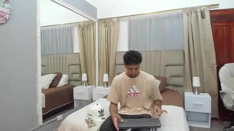 Snapshot of julian_billy chatting on February 13, 2025, 11:39 am julian billy online show from February 13, 2025, 11:39 am