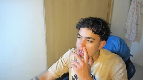 Snapshot of julian_billy chatting on November 3, 2025, 7:31 am julian billy online show from November 3, 2025, 7:31 am