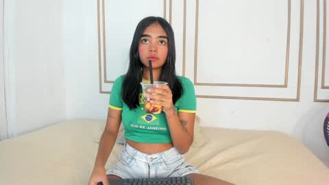 Snapshot of julieta_aguilar chatting on December 28, 2024, 7:22 pm Juli online show from December 28, 2024, 7:22 pm