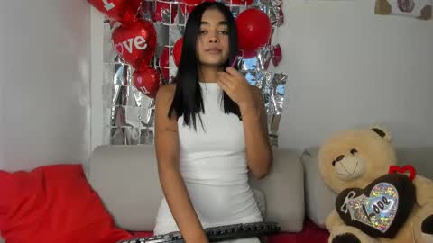 Snapshot of julieta_aguilar chatting on February 14, 2025, 8:48 pm Juli online show from February 14, 2025, 8:48 pm