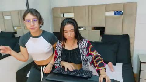 Snapshot of jupiter_saturno chatting on November 10, 2025, 5:01 pm Jupiter y Saturno online show from November 10, 2025, 5:01 pm