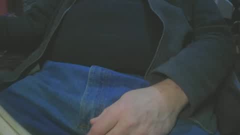 Snapshot of justme39057 chatting on December 1, 2024, 7:03 pm Justme39057 online show from December 1, 2024, 7:03 pm