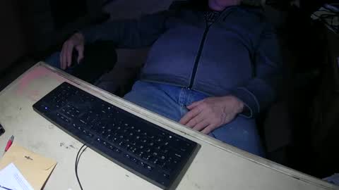 Snapshot of justme39057 chatting on October 3, 2025, 10:18 pm Justme39057 online show from October 3, 2025, 10:18 pm