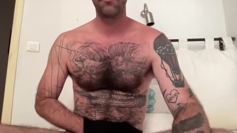 Snapshot of justmeandyou00 chatting on October 6, 2025, 2:14 pm justmeandyou00 online show from October 6, 2025, 2:14 pm