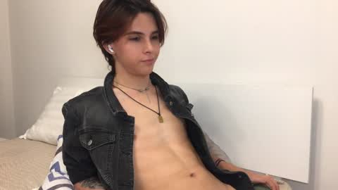 Snapshot of k0sta_32 chatting on December 7, 2024, 1:03 am k0sta online show from December 7, 2024, 1:03 am