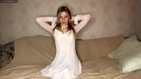 Snapshot of kaeliascorch chatting on September 14, 2025, 12:37 pm Hi my name is Senia online show from September 14, 2025, 12:37 pm