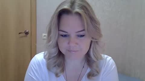 Snapshot of karennelsonx chatting on September 19, 2025, 2:07 pm karennelsonx online show from September 19, 2025, 2:07 pm