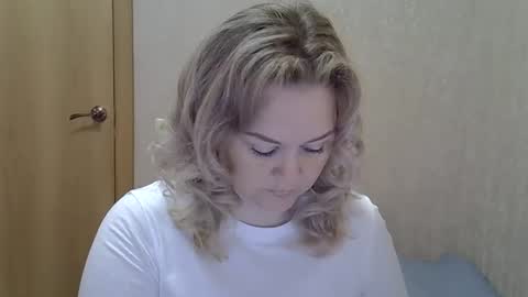 Snapshot of karennelsonx chatting on October 14, 2025, 10:27 am karennelsonx online show from October 14, 2025, 10:27 am