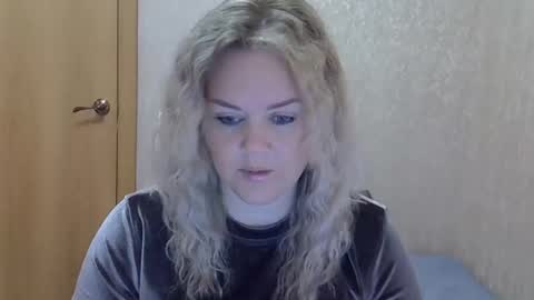 Snapshot of karennelsonx chatting on October 18, 2025, 3:57 pm karennelsonx online show from October 18, 2025, 3:57 pm