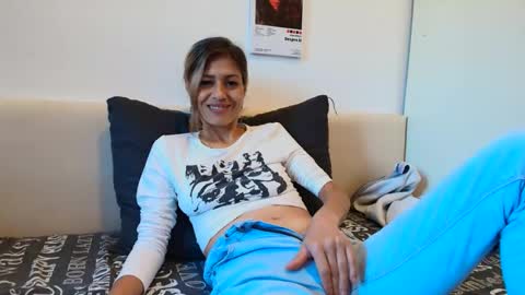 Snapshot of karladreamssex chatting on September 27, 2025, 5:23 am Crystyna online show from September 27, 2025, 5:23 am