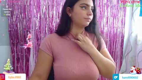 Snapshot of karol_09 chatting on December 19, 2024, 2:35 pm karol 09 online show from December 19, 2024, 2:35 pm