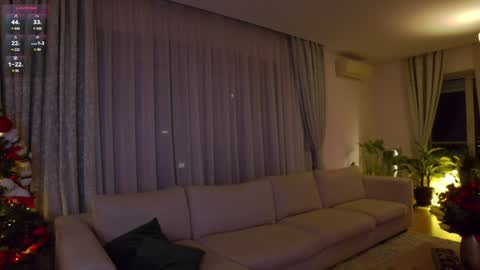 Snapshot of karrin chatting on December 7, 2024, 7:32 pm K online show from December 7, 2024, 7:32 pm