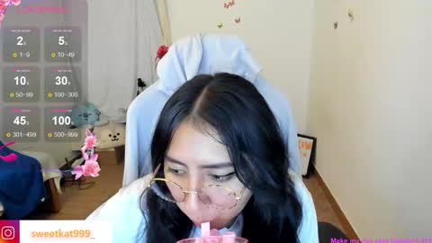 Snapshot of kat_ly_chan chatting on February 19, 2025, 12:33 pm Kat       online show from February 19, 2025, 12:33 pm