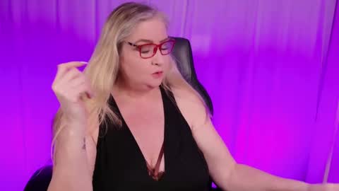 Kat D Sinclair online show from February 8, 2025, 3:30 am