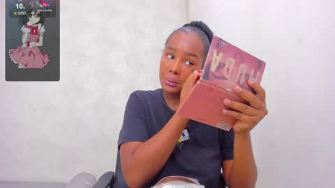Snapshot of katherin_cruzz chatting on December 17, 2024, 12:00 pm katherin online show from December 17, 2024, 12:00 pm