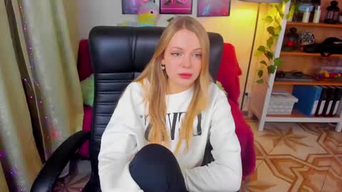 Snapshot of katherineepierce chatting on March 11, 2025, 7:36 pm Katherine online show from March 11, 2025, 7:36 pm