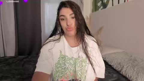 Snapshot of katybloom_ chatting on February 21, 2025, 5:20 pm    online show from February 21, 2025, 5:20 pm