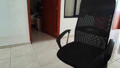 Snapshot of kaurilop chatting on January 6, 2025, 4:44 pm Kauri Lop online show from January 6, 2025, 4:44 pm