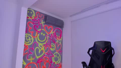 Snapshot of kayle______ chatting on February 8, 2025, 8:32 pm INSTAjohedija online show from February 8, 2025, 8:32 pm