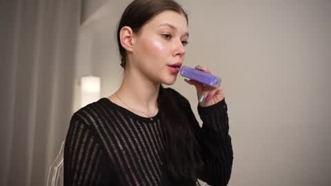 Snapshot of kelly_ember chatting on January 8, 2025, 1:52 pm KELLY online show from January 8, 2025, 1:52 pm