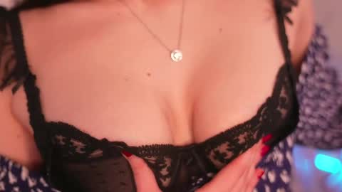 Snapshot of kelly_ember chatting on March 9, 2025, 11:47 am KELLY online show from March 9, 2025, 11:47 am