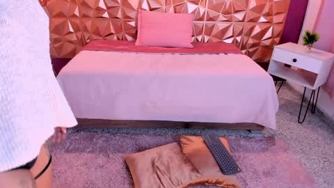 Kendall online show from December 12, 2024, 8:53 pm