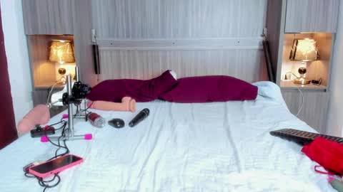 Snapshot of kendallrosse1 chatting on December 24, 2024, 3:37 pm Kendal online show from December 24, 2024, 3:37 pm