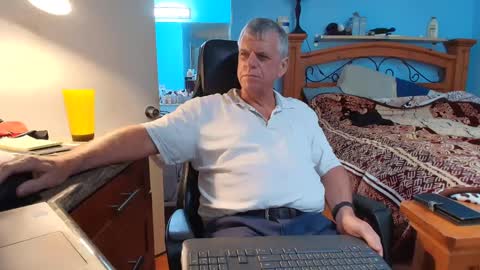 Snapshot of kent_ham chatting on October 6, 2025, 7:44 pm kent_ham online show from October 6, 2025, 7:44 pm