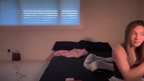 Snapshot of kenziesmithh chatting on September 18, 2025, 8:00 pm kenziesmithh online show from September 18, 2025, 8:00 pm