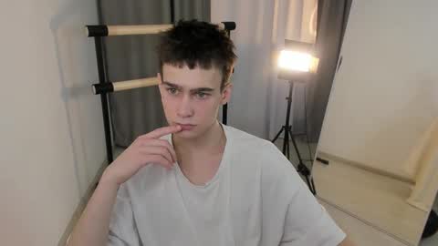 Snapshot of kevin_kess chatting on November 17, 2025, 4:24 pm Ask me online show from November 17, 2025, 4:24 pm