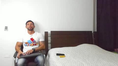 kevin_malone22 online show from January 31, 2025, 11:35 pm