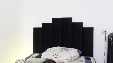 Snapshot of khloe_kaczka_ chatting on December 28, 2024, 4:30 pm Khloe online show from December 28, 2024, 4:30 pm