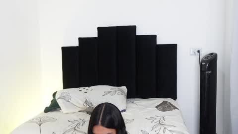 Snapshot of khloe_kaczka_ chatting on January 11, 2025, 1:53 pm Khloe online show from January 11, 2025, 1:53 pm