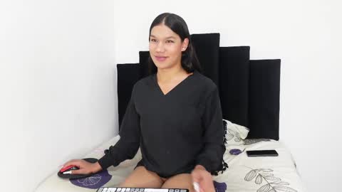 Snapshot of khloe_kaczka_ chatting on February 25, 2025, 8:09 pm Khloe online show from February 25, 2025, 8:09 pm