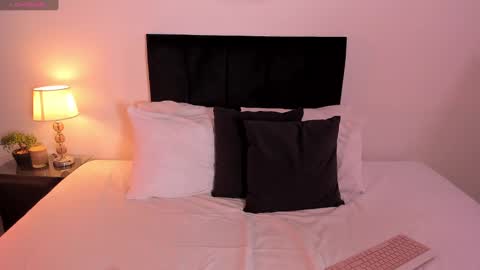 Snapshot of kimberlylenox chatting on December 31, 2024, 8:12 pm Queen Kim online show from December 31, 2024, 8:12 pm