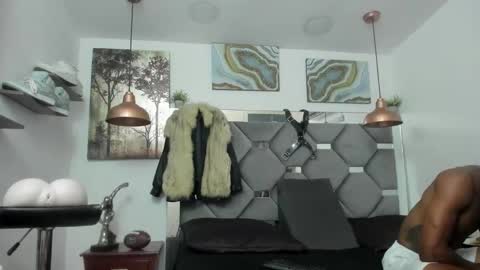 Snapshot of king_fitt_ chatting on December 28, 2024, 7:22 pm HOT MEN BLACK online show from December 28, 2024, 7:22 pm