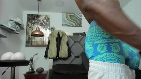 Snapshot of king_fitt_ chatting on December 28, 2024, 10:23 pm HOT MEN BLACK online show from December 28, 2024, 10:23 pm