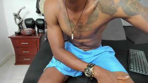 Snapshot of king_fitt_ chatting on December 30, 2024, 6:49 pm HOT MEN BLACK online show from December 30, 2024, 6:49 pm
