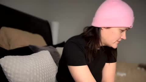 Snapshot of kinkbitch25 chatting on January 21, 2025, 6:23 pm Kinkbitch online show from January 21, 2025, 6:23 pm