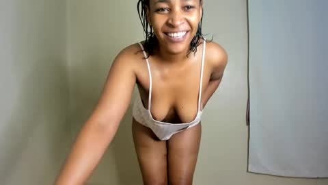 Snapshot of kinkylyla chatting on December 10, 2024, 12:28 am Kinky online show from December 10, 2024, 12:28 am