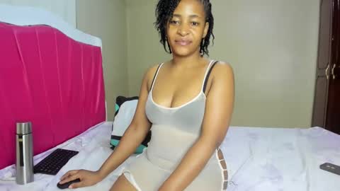 Snapshot of kinkylyla chatting on January 27, 2025, 9:34 am Kinky online show from January 27, 2025, 9:34 am