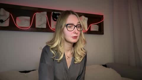 Kira Dea online show from November 15, 2025, 9:43 pm