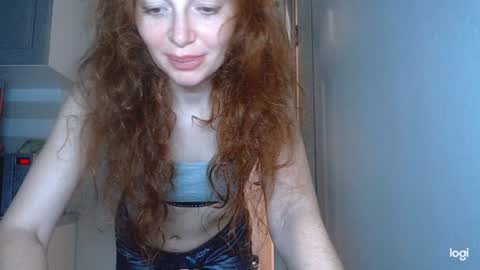 Snapshot of kira_foxy_ chatting on December 3, 2024, 2:27 pm Kira online show from December 3, 2024, 2:27 pm