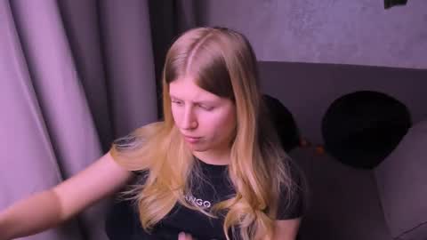 Snapshot of kirraa_ chatting on December 1, 2024, 9:59 pm Kira online show from December 1, 2024, 9:59 pm