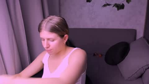 Snapshot of kirraa_ chatting on December 3, 2024, 10:07 pm Kira online show from December 3, 2024, 10:07 pm